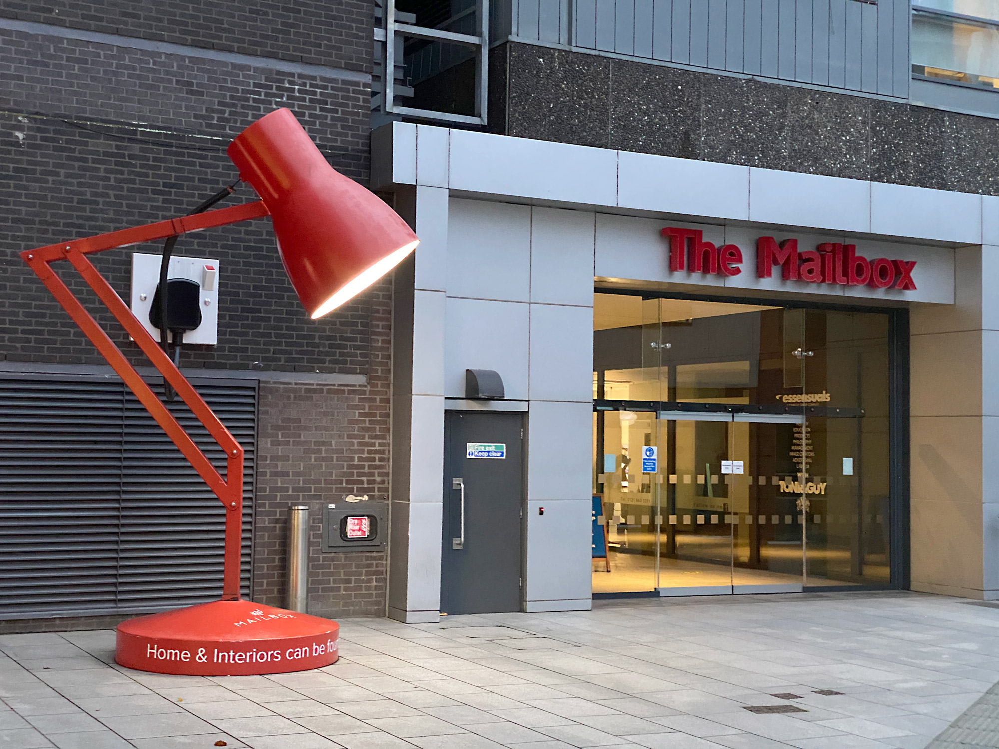 mailbox entrance with lamp