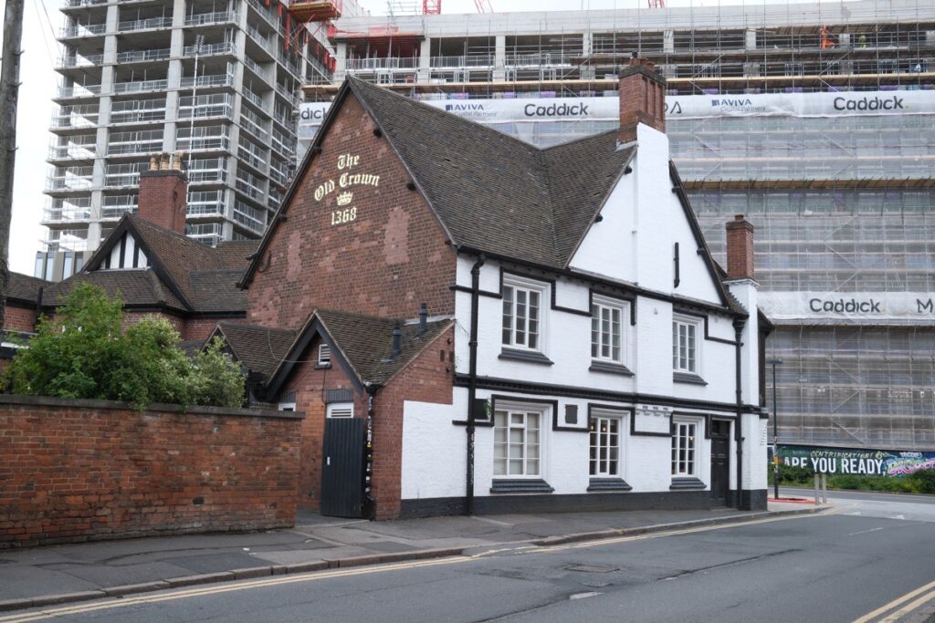 Photographing Digbeth: The Old Crown with new flats being built.