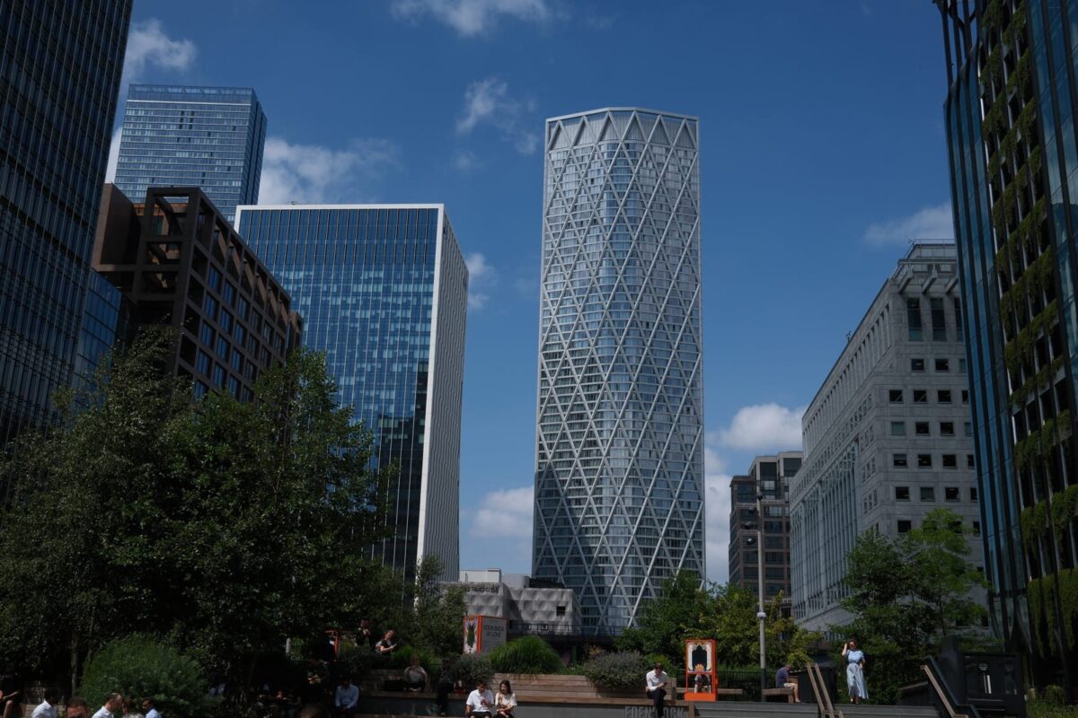 Canary Wharf Uncovered: A Stunning Street Photography Walk