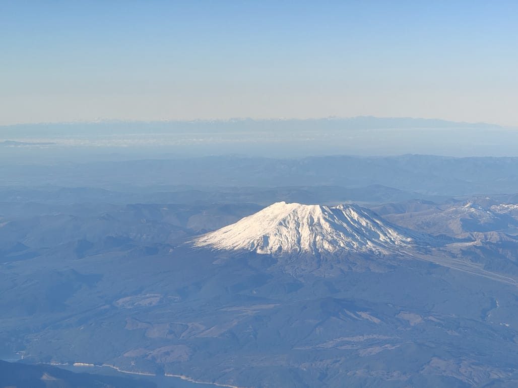 Flight over volcanoes and northern lights, Portland to Reykjavík, Iceland Air, Nov 2023