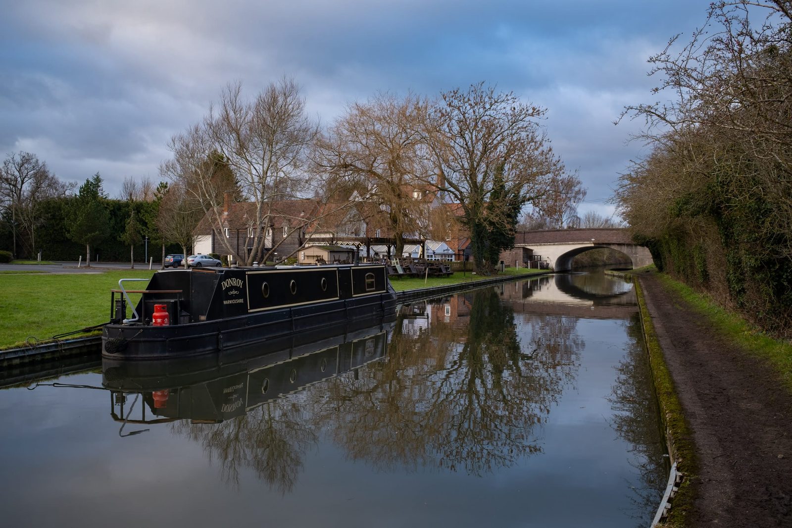 A picturesque but empty Kings Arms Pub