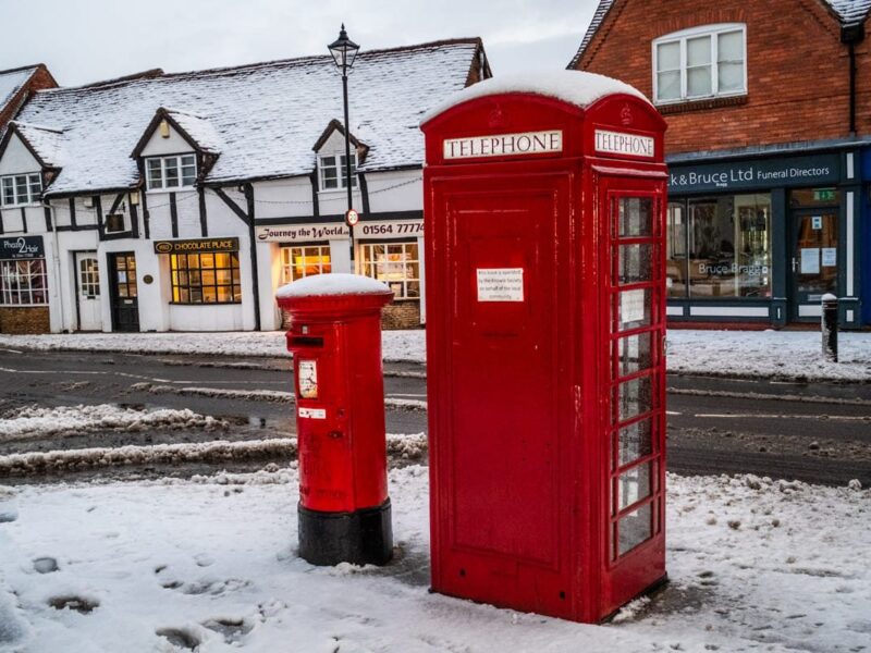 Snowfall at First Light: A January Walk Through Knowle